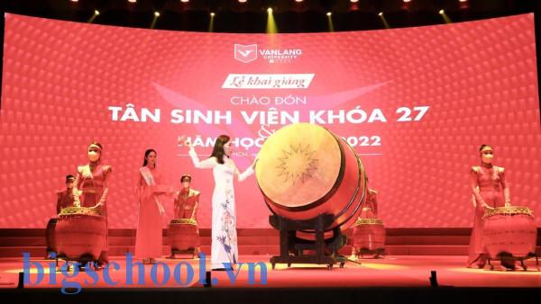 Lễ khai giảng đặc biệt tại Trường ĐH Văn Lang