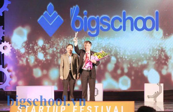 TS Lê Thống Nhất nhận giải Khởi nghiệp được yêu thích nhất tại Startup Festival 2016