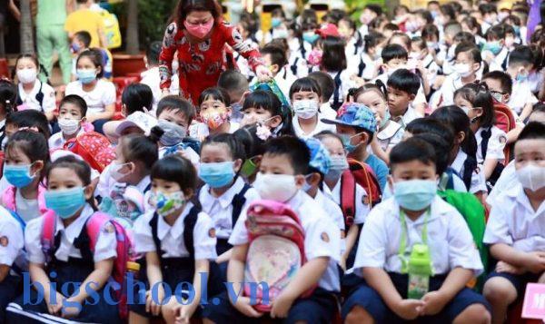 Tựu trường cần mang theo những gì năm 2025?