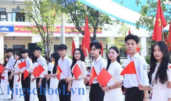 Tựu trường cần mang theo những gì năm 2025?