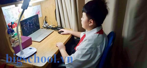 Khai giảng trực tuyến là gì? Hình thức và lợi ích 2025 2 Ai tham gia lễ khai giảng trực tuyến?