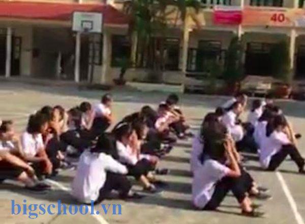 Một hình phạt: Phơi nắng học sinh Một hình phạt: Phơi nắng học sinh