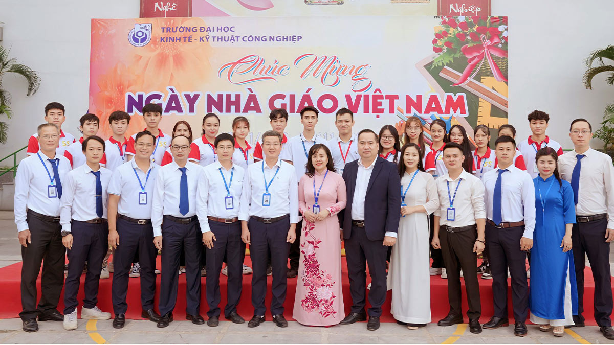 Trường Đại học Kinh tế kỹ thuật công nghiệp có đội ngũ giảng viên lâu đời nhiều kinh nghiệm